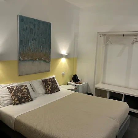 Holidays Rattazzi Affittacamere La Spezia